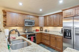 Outdoor Pools and Hot Tubs, Air Conditioning, Washer & Dryer In Unit, Ski Mountain Views - 6