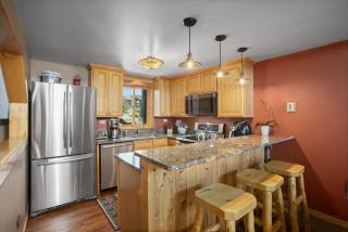 Perfect for 2 couples Plus 2-4 singles or kids - Walk to Gondolas, Heated Pool & Hot Tubs - 8