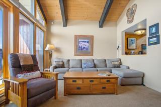 Perfect for 2 couples Plus 2-4 singles or kids - Walk to Gondolas, Heated Pool & Hot Tubs - 5