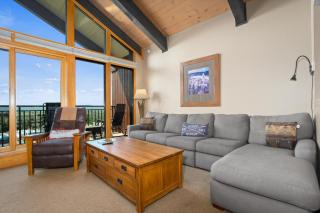 Perfect for 2 couples Plus 2-4 singles or kids - Walk to Gondolas, Heated Pool & Hot Tubs - 4