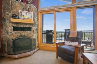 Perfect for 2 couples Plus 2-4 singles or kids - Walk to Gondolas, Heated Pool & Hot Tubs - 3