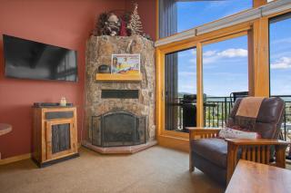 Perfect for 2 couples Plus 2-4 singles or kids - Walk to Gondolas, Heated Pool & Hot Tubs - 2