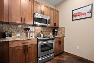 Air Conditioning, Penthouse Condo1-Bedroom Plus Den - 1