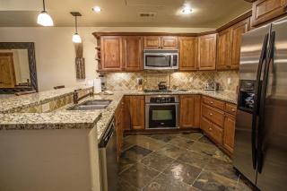 Outdoor Pool and Hot Tub, Air Conditioning, Covered Deck with Gas Grill, Penthouse Level - 4