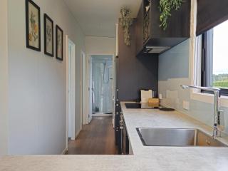 Peachy On Pembroke - 6