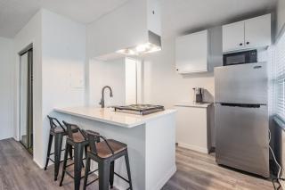 Spacious Studio Apartment near Nightlife & Dining! - Sint-Petersburg - 4