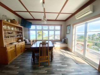 Spectacular View atop Napier Hill - Space for all! - 2