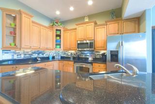 Bayway Luxury Waterfront Townhome & Pool - 6