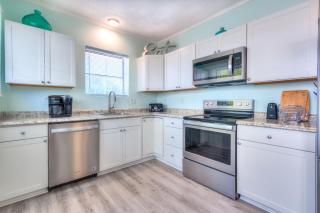Sunny Escape - A Monthly Beach Rental - 2