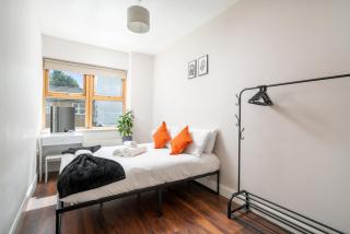 Town Centre Watford 2 bedoom Apartment Fast Wifi,Parking-15 mins to Central London - Watford - 8