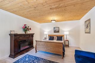 Guest Cottage with Lake Access Row Boat Kayaks - 3