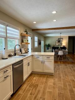 NC Mountain Fall Hiking Biking Waterfall Retreat Minutes to Brevard & Hendersonville - 6