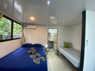 Villa Toronto - New Private Suite & Kitchen walk to Playa Chiquita - Cocles - 9