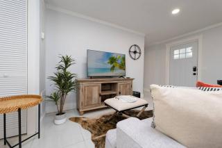 Be A Nomad - Entire Triplex - Steps to the beach - Jacksonville Beach - 8