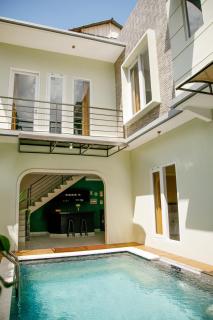 Villa Majapahit Kuta 5 bedrooms - Legian - 9