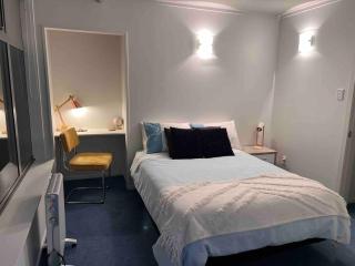 Vivian 130 - Wellington - 3