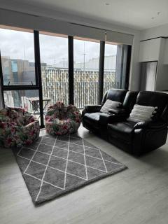 2 Bedrooms apprtmt Plus Underground Parking in CBD - Christchurch - 2