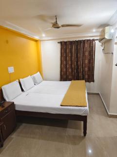 Hotel Sahasra - Opposite to Srinivasam Complex and Walkable Distance from Bus Station - Tirupati - 0