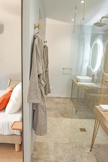 Les Gîtes de Laure - L'Eden Romantique, B&B, Spa privatif et Petit Déjeuner, Couloir de nage, 10mn Carcassonne - 2