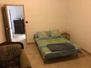 Mas de village de 2 à 11 personnes entier non partagé 4 chambres doubles dont 1 chambre dortoir de 5 pers, de beaux volumes et de la fraîcheur en été - Montfaucon - 3