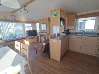 Sea and Mountain view Sunbeach Holiday Snowdonia - 2