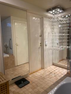Mysigt rum i stor modern villa med alla bekvämligheter, Room4 - Täby - 3