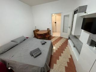 Silihome, Trastevere, Piazza della Radio - 8