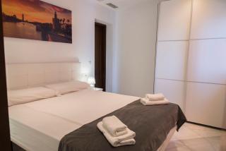 NightInSevilla Bailen free parking - 5