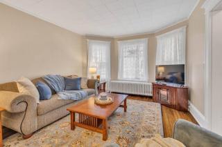 Classic West Hartford Center Apartment - West Hartford - 8