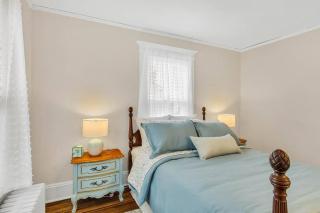 Classic West Hartford Center Apartment - West Hartford - 5