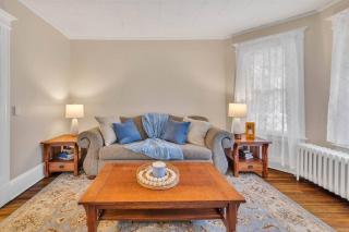 Classic West Hartford Center Apartment - West Hartford - 4