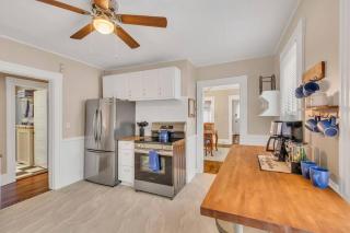 Classic West Hartford Center Apartment - West Hartford - 1