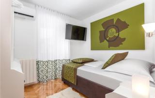 Beautiful home in Chernik - Cernik - 6