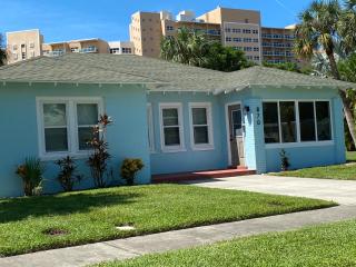 Beach Bungalow - Monthly Beach Rental - Clearwater Beach - 0