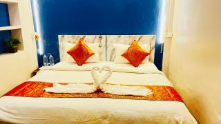 Vibe N Joy (50 mtr from Dashashwamedh Ghat) - 9