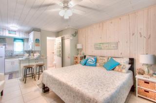 Tropic Terrace Suite #12 - Beachfront Resort - St Pete Beach - 0