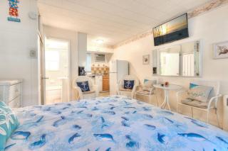 Tropic Terrace Suite #16 - Beachfront Resort - 9