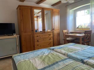 Ferienzimmer Oelhaf Zimmer in Grau Self Check-In mit Key Tresore - 8