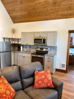 Elk Ridge Village 301B Cozy Cabin with views of Flathead Lake - Lakeside - 2