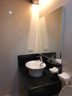 1-Bedroom condo with pool across NAIA Terminal 3 - 1