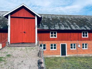 Upscale Hideaway in Converted Barn - 6