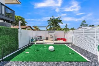 Luxury Escape- Pool, Hot Tub, Gym and More! villa - Cutler Bay - 3