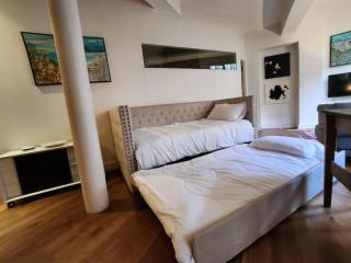 Charming designer 1 bed - check profile - Londra - 3