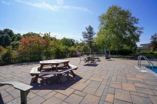 Fully Renovated At the Victoria-Carriage Hills - Shanty Bay - 1