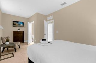 Vibrant 4BR Family Townhome 1 mile from Disney World and Disney Springs - Orlando - 4