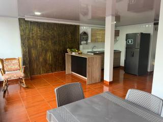 En la Zona Rosa, a una cuadra del Parque - Urrao - 7