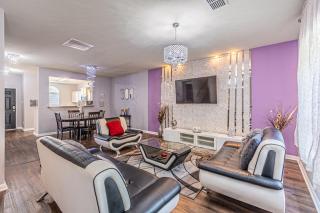 Luxury 5BR Dallas Retreat with Business Amenities - Perfect for Business Travelers, Families & Groups - 0