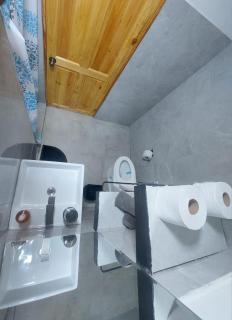 Villa Toronto - New Private Suite & Kitchen walk to Playa Chiquita - Cocles - 2