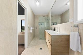 Modern Family Getaway - Batemans Bay - 3