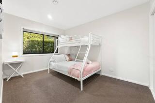 Modern Family Getaway - Batemans Bay - 1